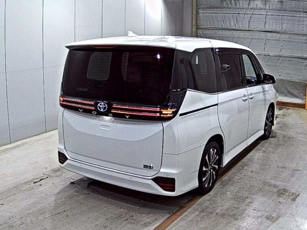 TOYOTA VOXY