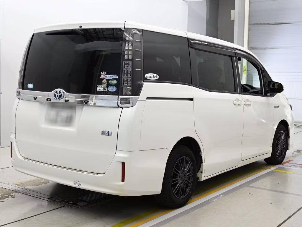 TOYOTA VOXY