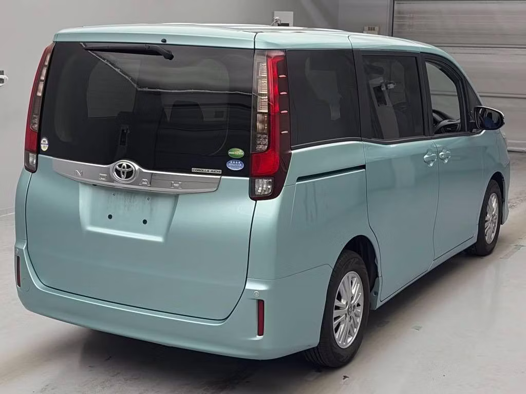 TOYOTA NOAH