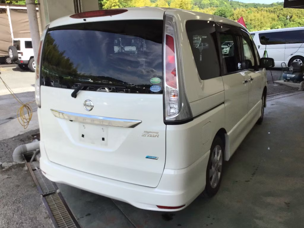 NISSAN SERENA