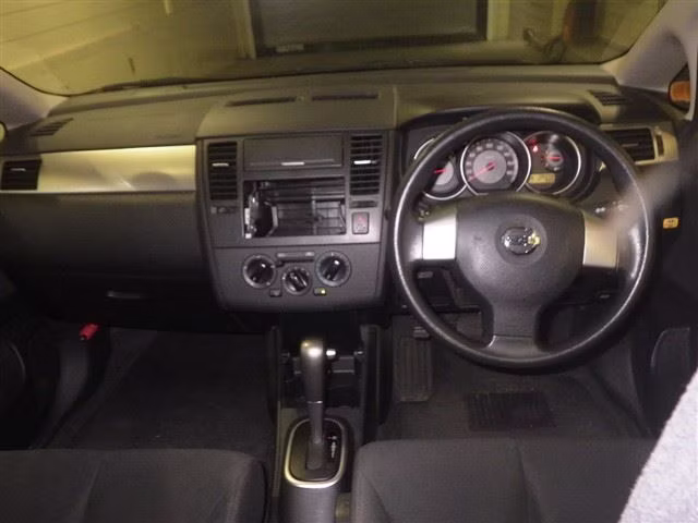 NISSAN TIIDA LATIO
