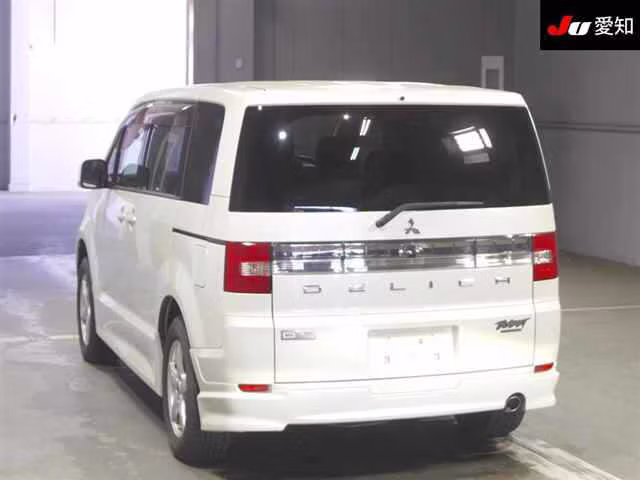 MITSUBISHI DELICA D:5