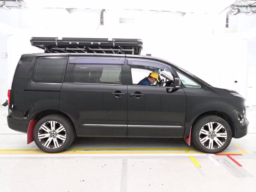 MITSUBISHI DELICA D:5