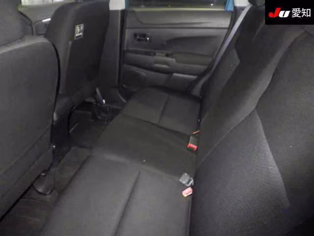 MITSUBISHI RVR