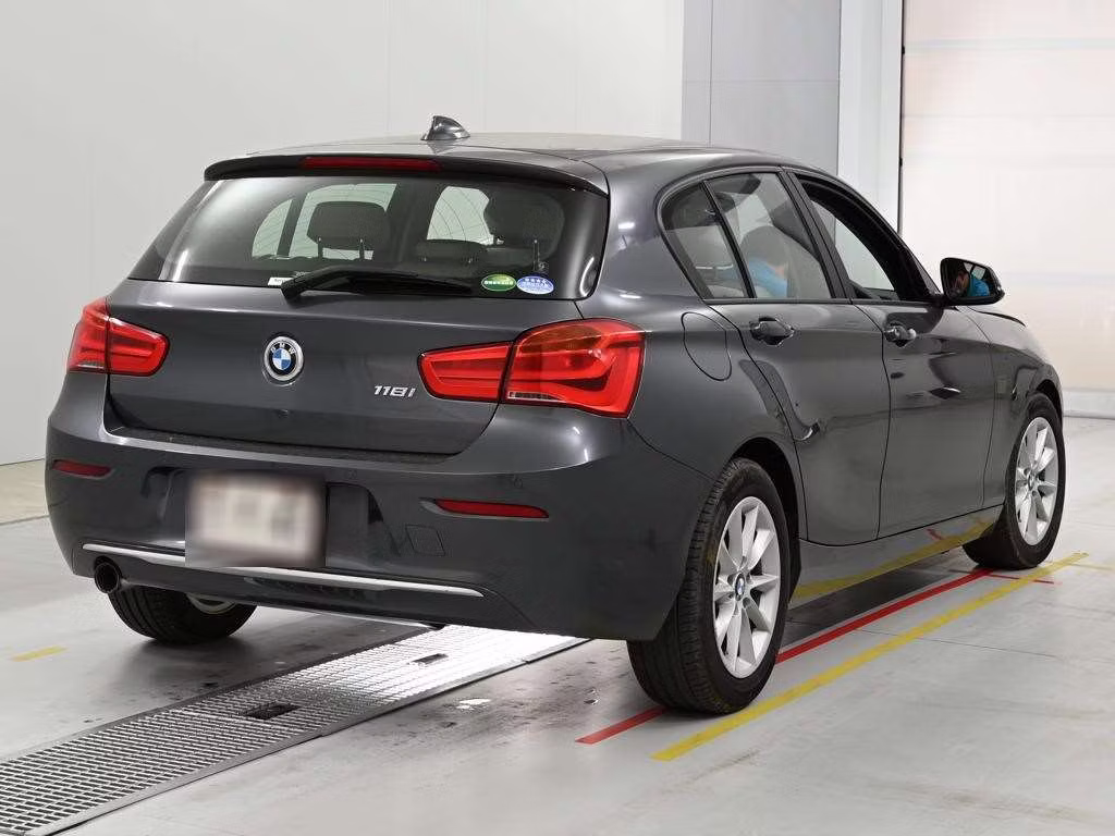 BMW 1-SERIES