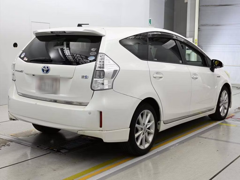 TOYOTA PRIUS ALPHA