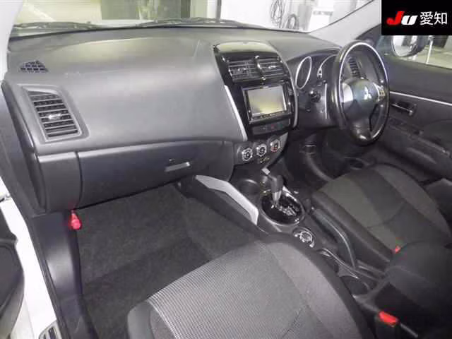 MITSUBISHI RVR