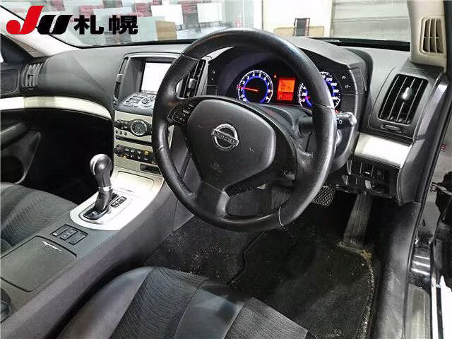 NISSAN SKYLINE