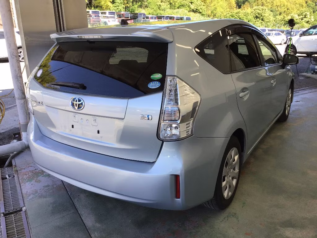 TOYOTA PRIUS ALPHA