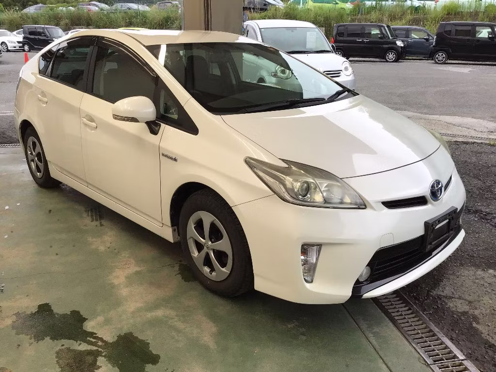 TOYOTA PRIUS