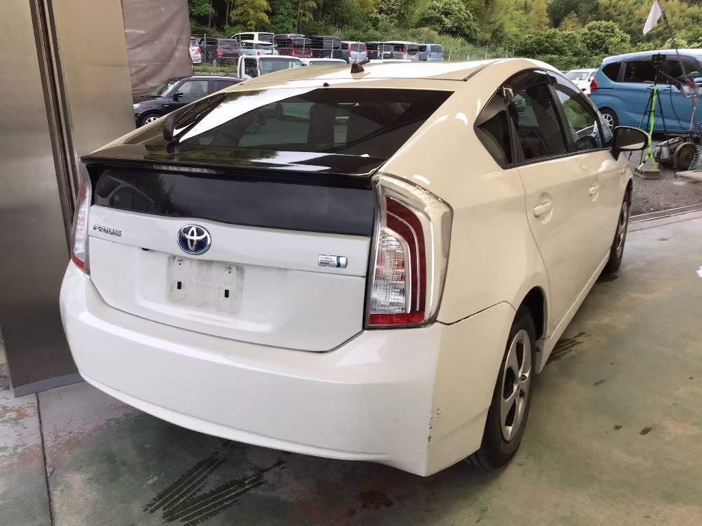 TOYOTA PRIUS