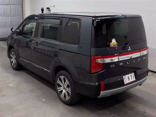 MITSUBISHI DELICA D:5