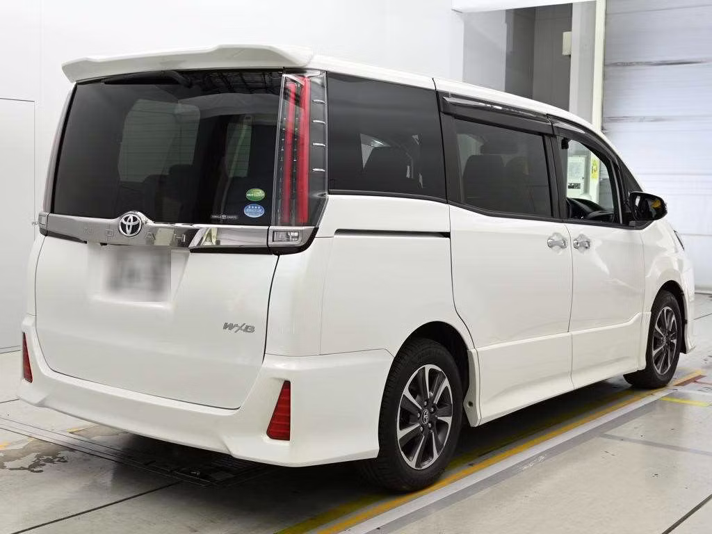 TOYOTA NOAH
