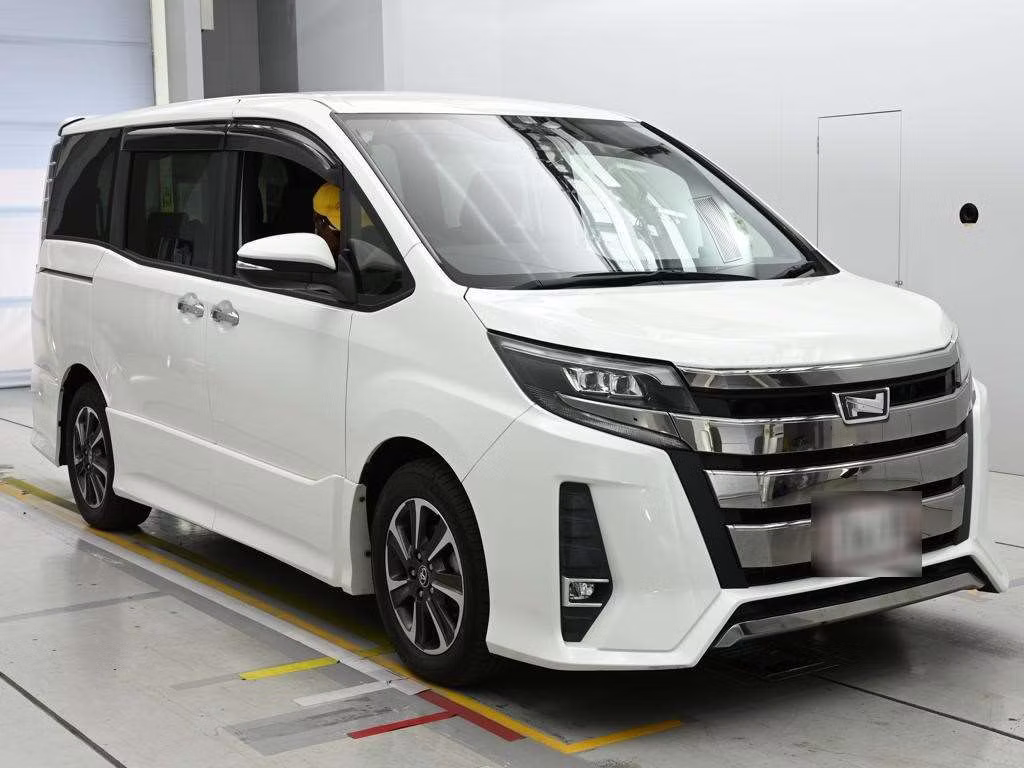TOYOTA NOAH