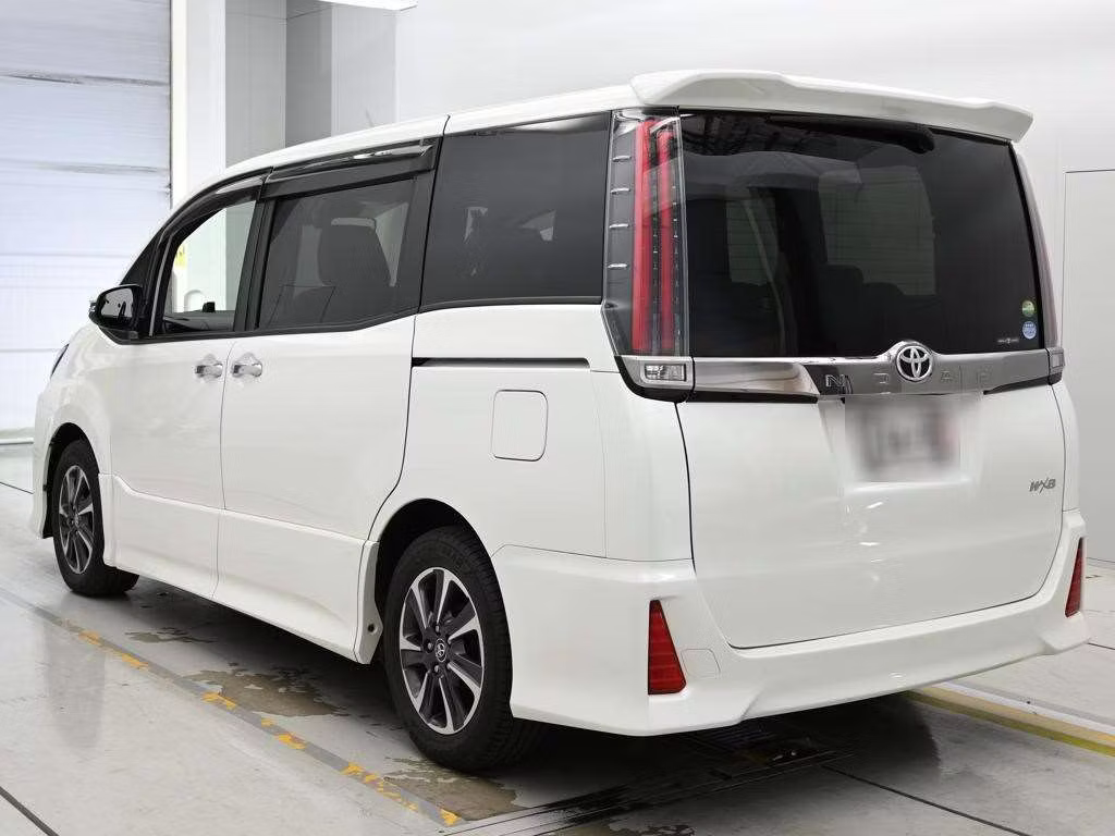 TOYOTA NOAH