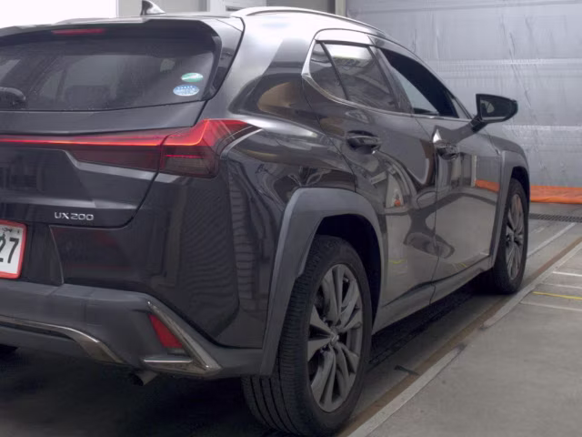 LEXUS UX200
