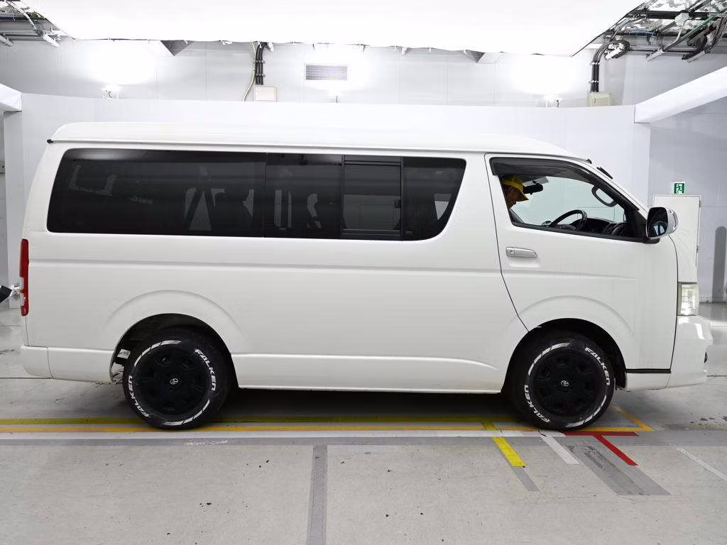 TOYOTA HIACE