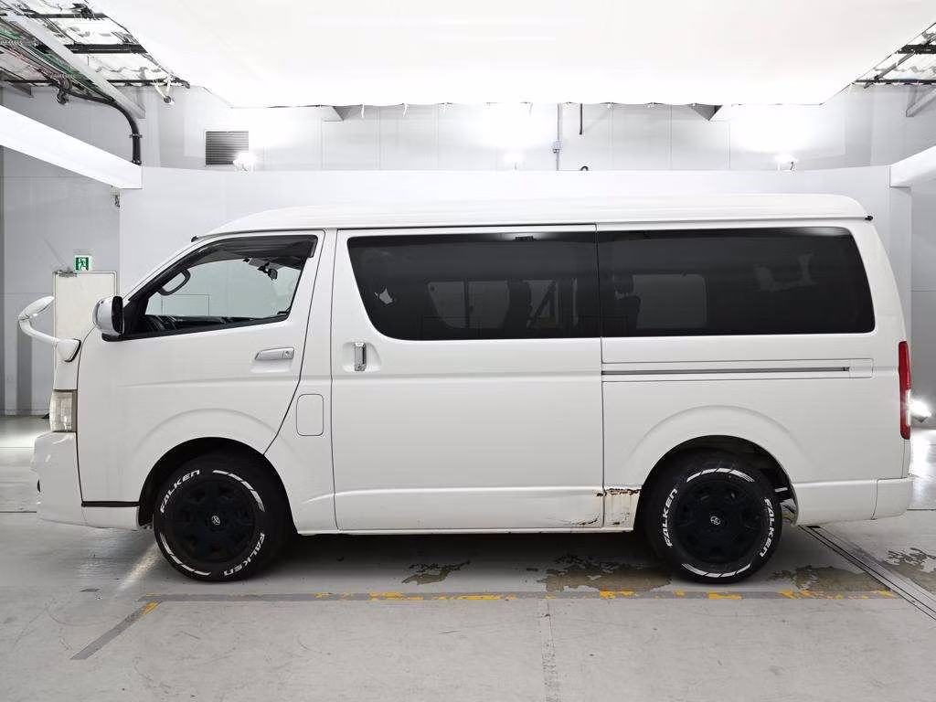 TOYOTA HIACE