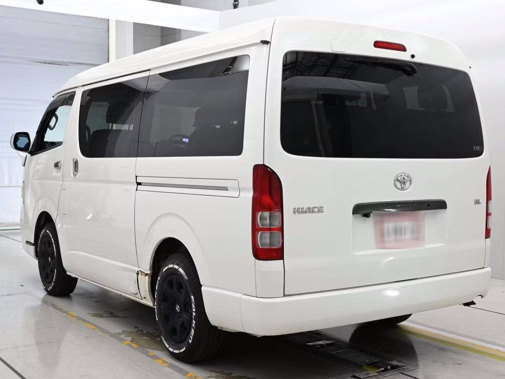 TOYOTA HIACE