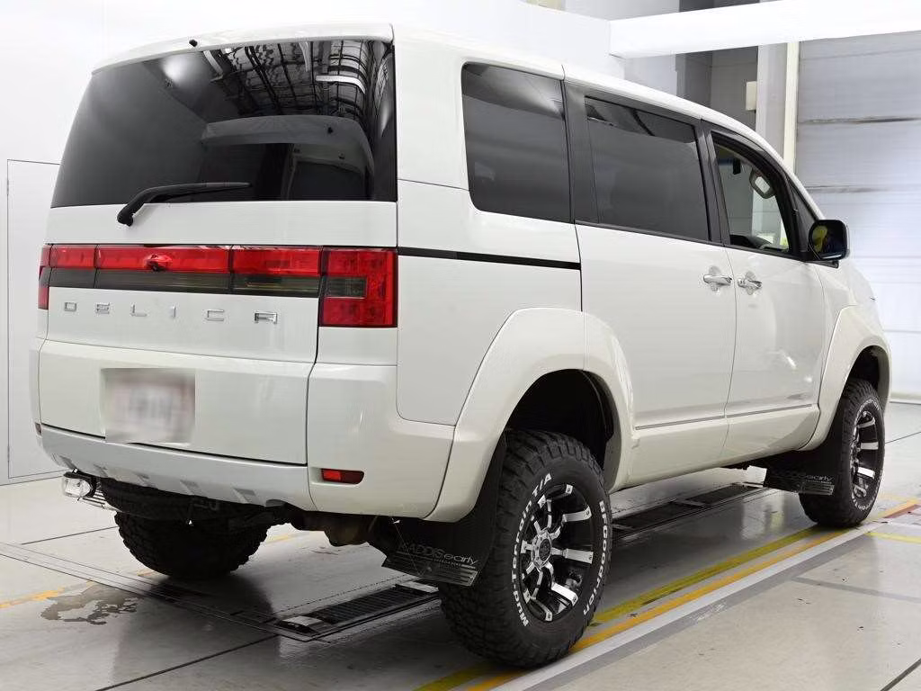 MITSUBISHI DELICA D:5