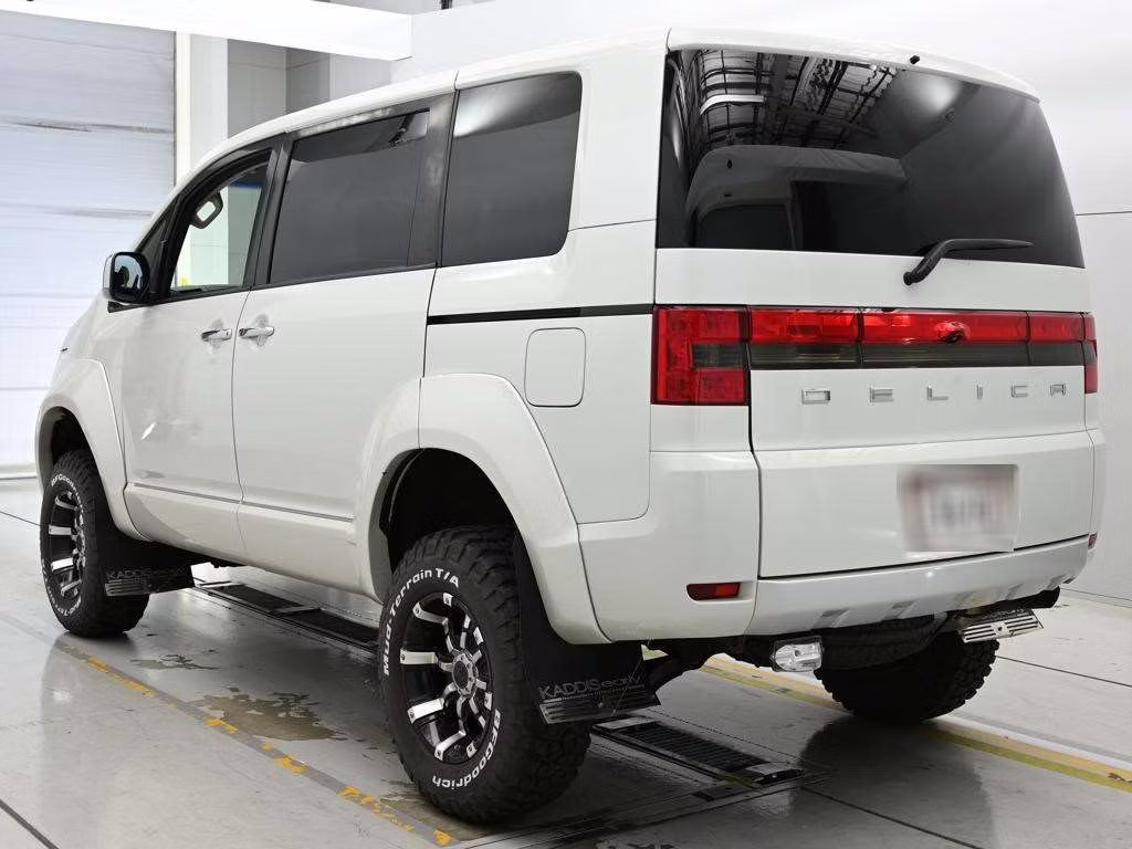 MITSUBISHI DELICA D:5