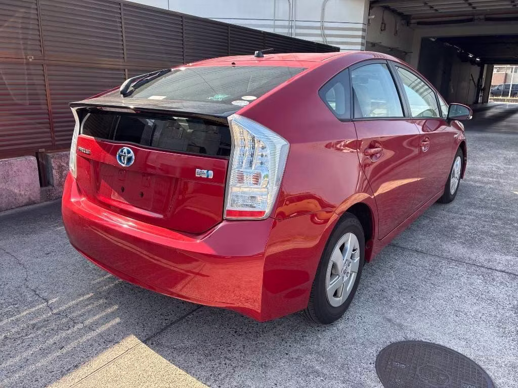 TOYOTA PRIUS