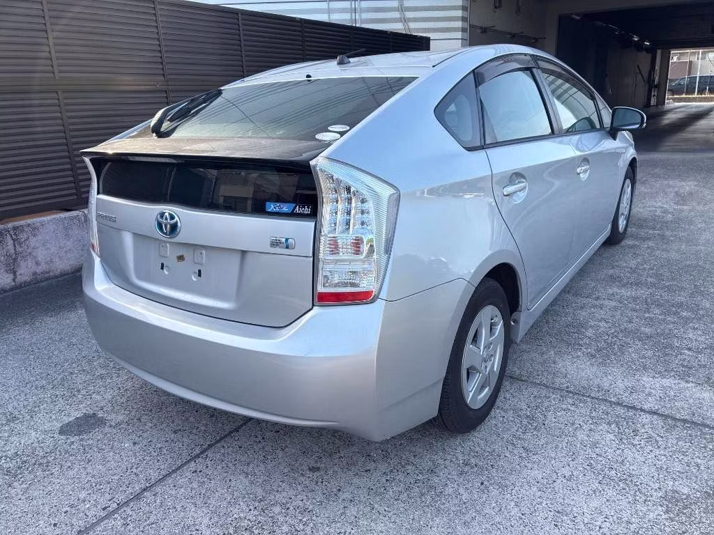 TOYOTA PRIUS