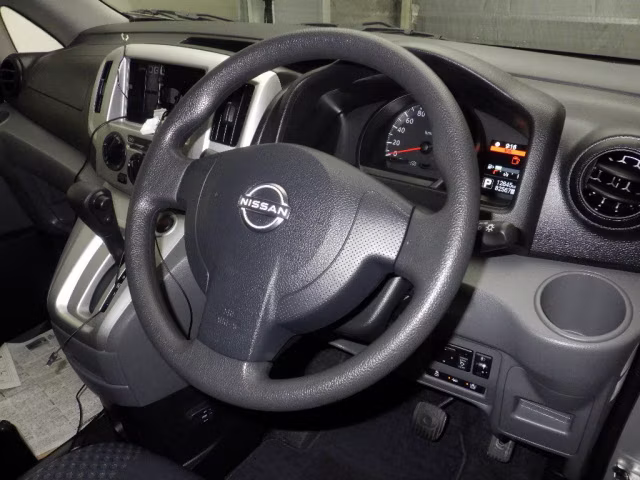 NISSAN NV200