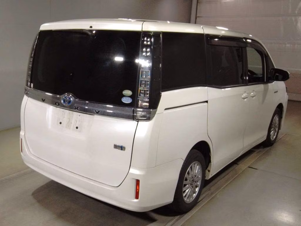 TOYOTA VOXY