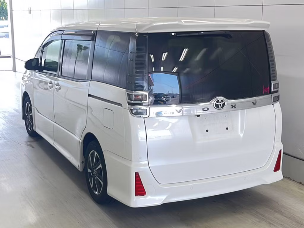 TOYOTA VOXY