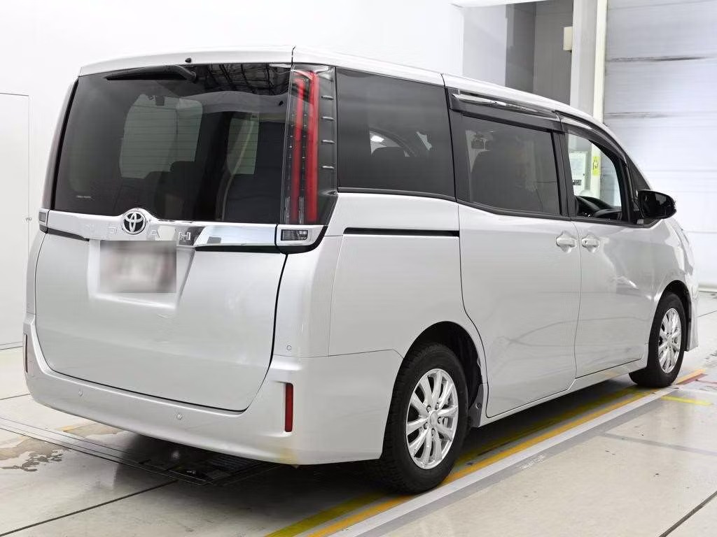 TOYOTA NOAH