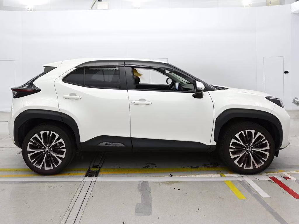 TOYOTA YARIS CROSS