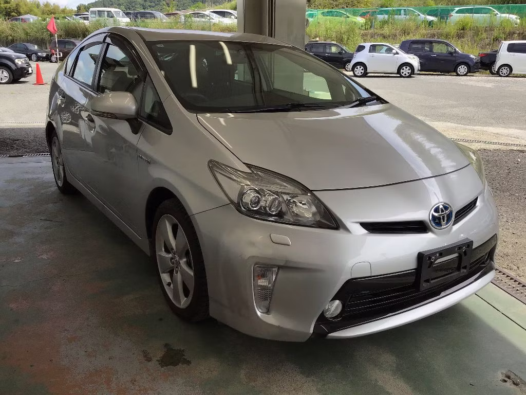 TOYOTA PRIUS