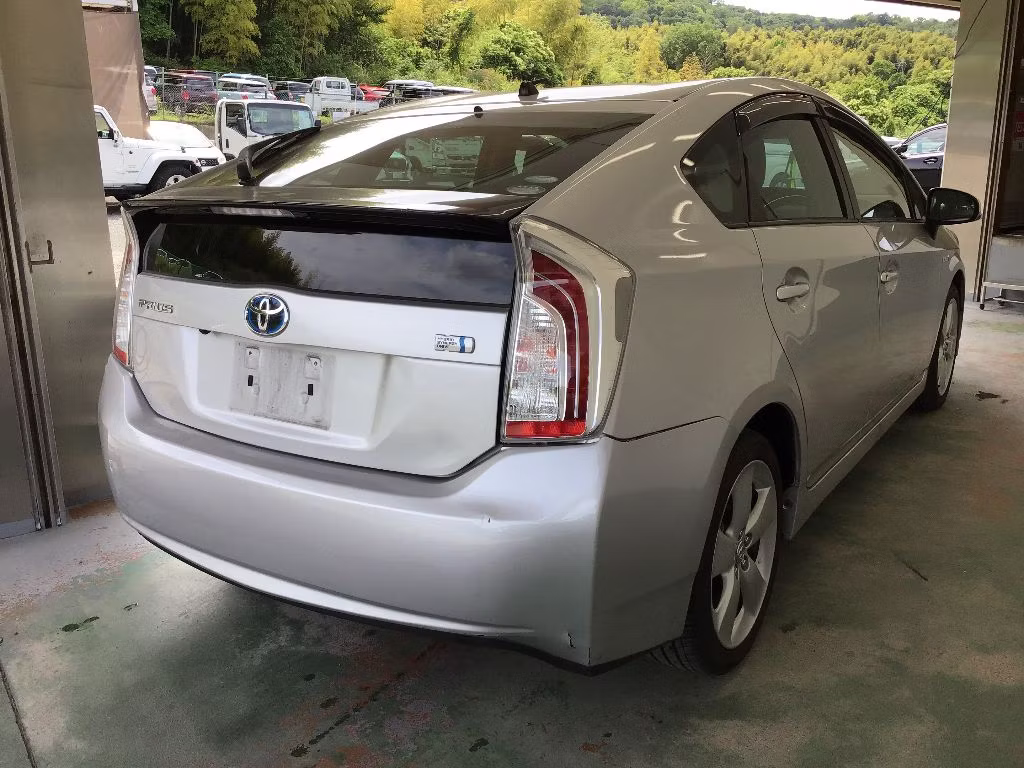 TOYOTA PRIUS