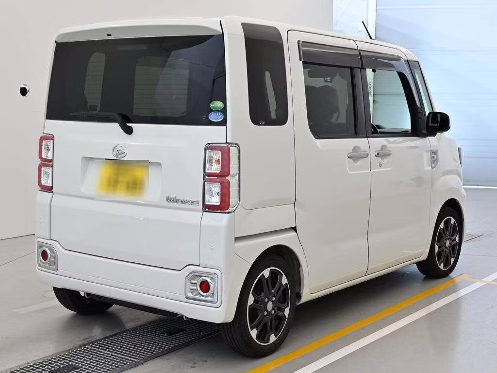 DAIHATSU WAKE