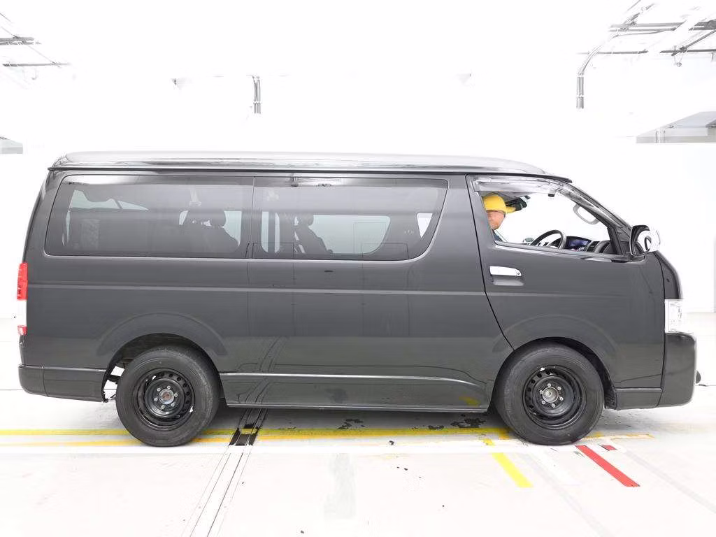 TOYOTA HIACE