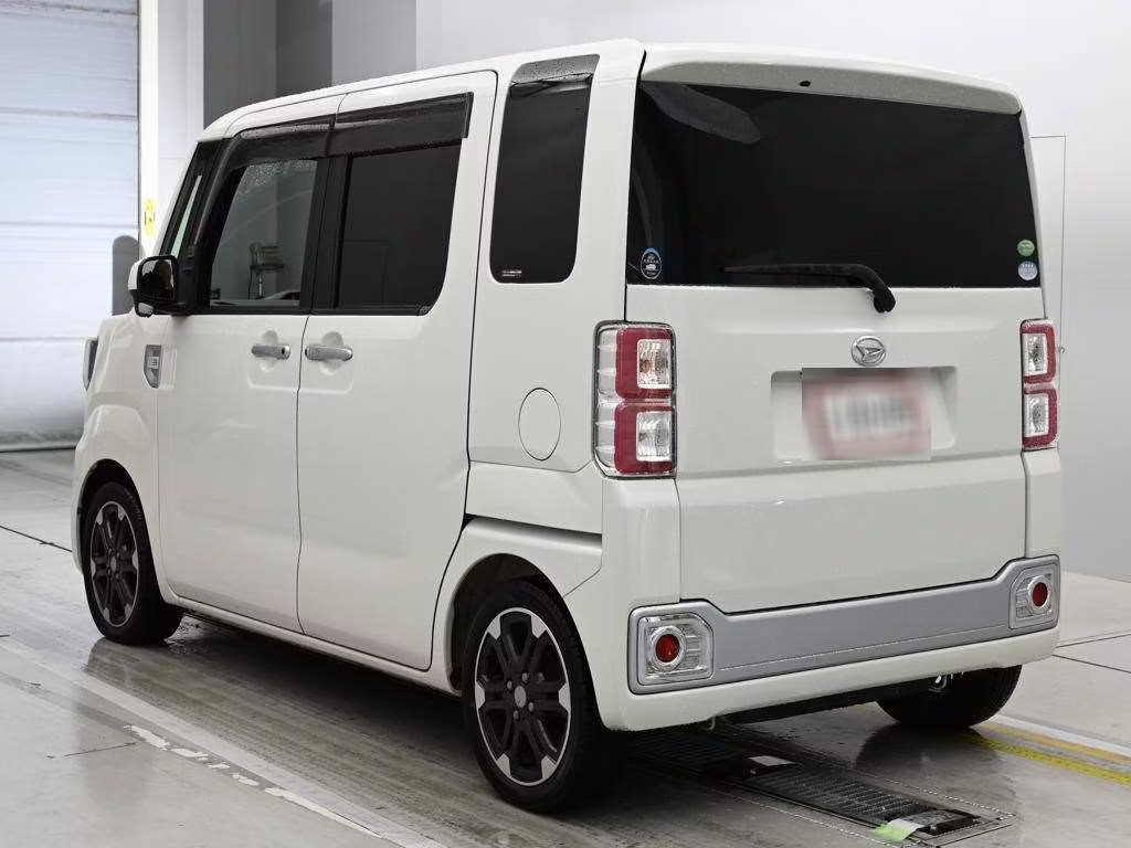 DAIHATSU WAKE