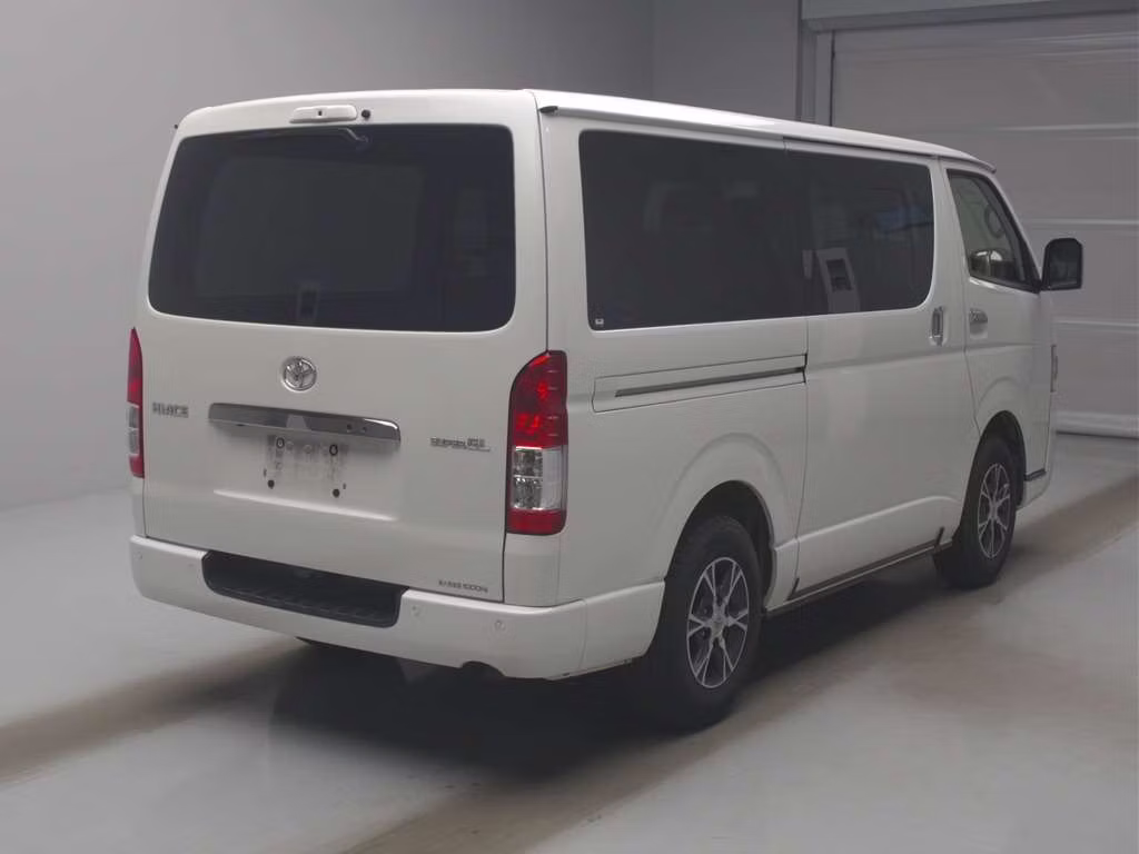TOYOTA REGIUS ACE