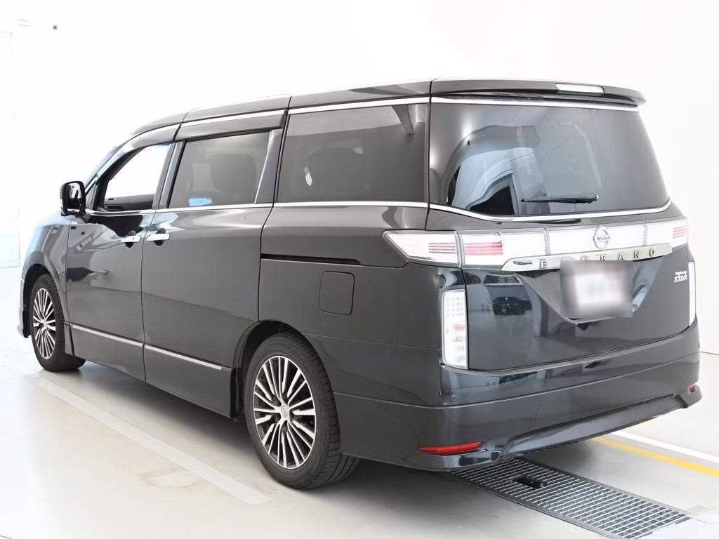 NISSAN ELGRAND