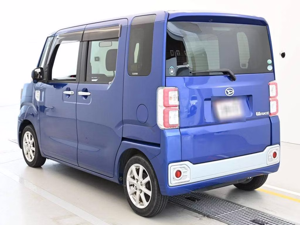 DAIHATSU WAKE