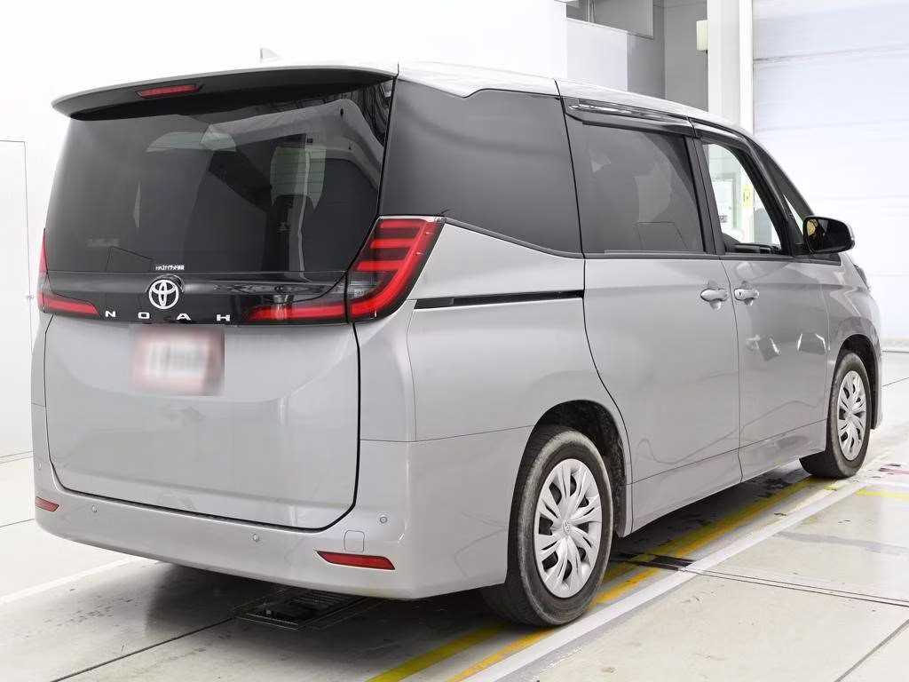 TOYOTA NOAH