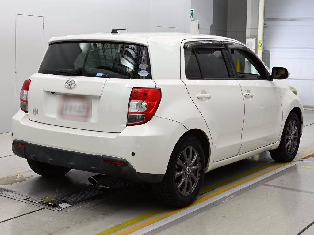 TOYOTA IST