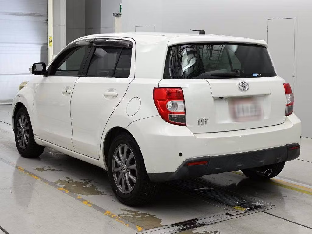 TOYOTA IST