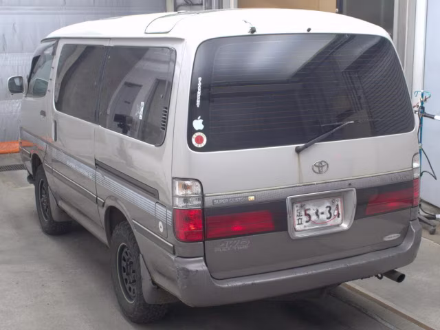 TOYOTA HIACE