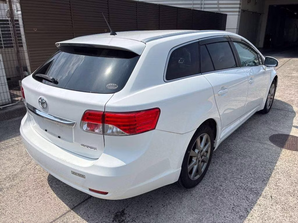 TOYOTA AVENSIS