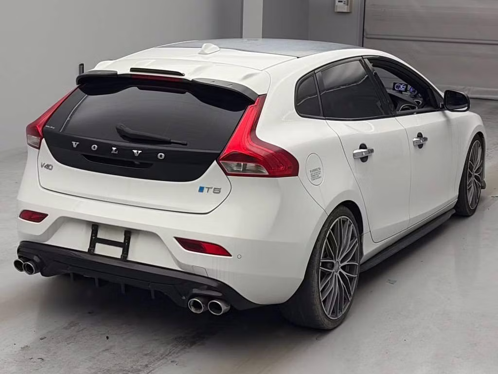 VOLVO V40