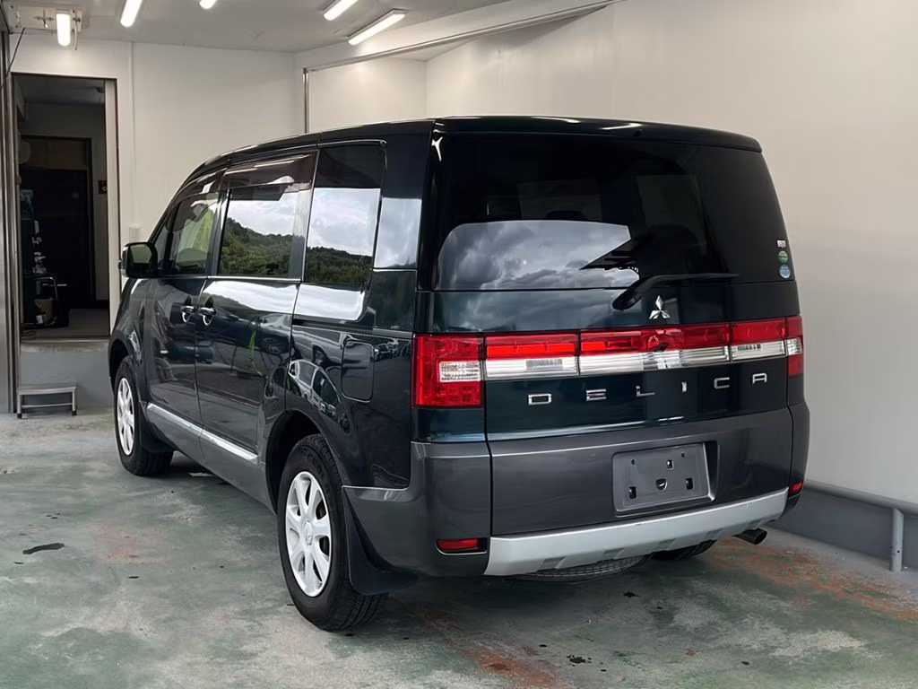 MITSUBISHI DELICA D:5