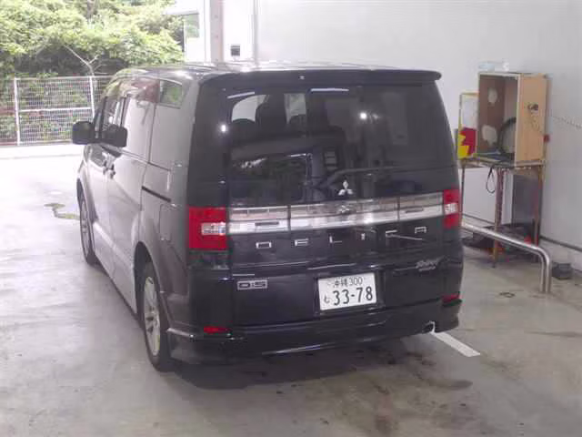 MITSUBISHI DELICA D:5