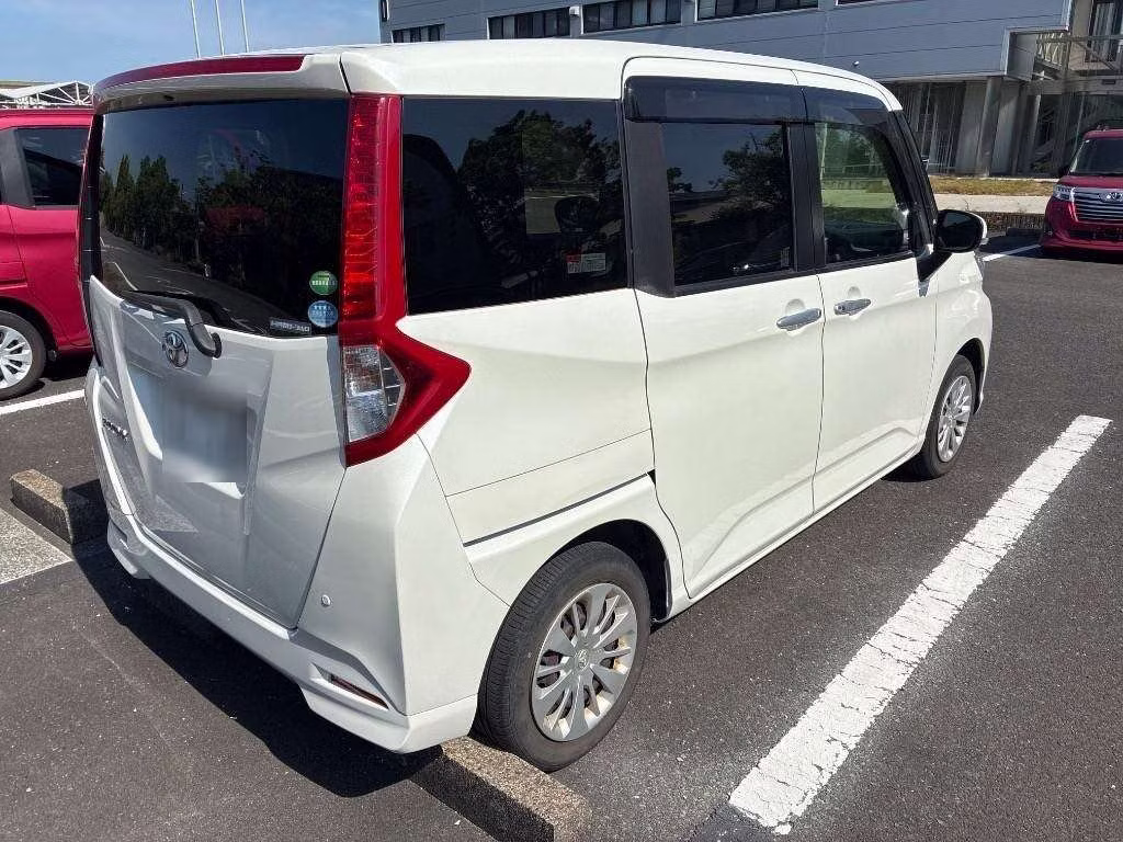 TOYOTA ROOMY