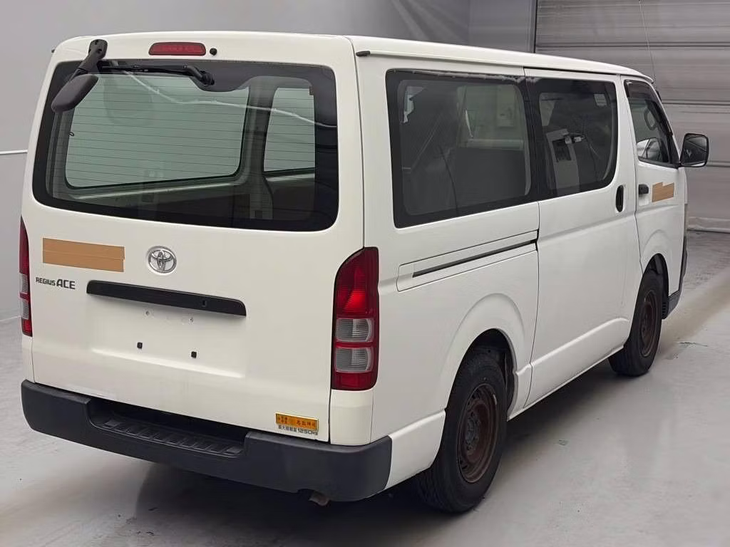 TOYOTA REGIUS ACE